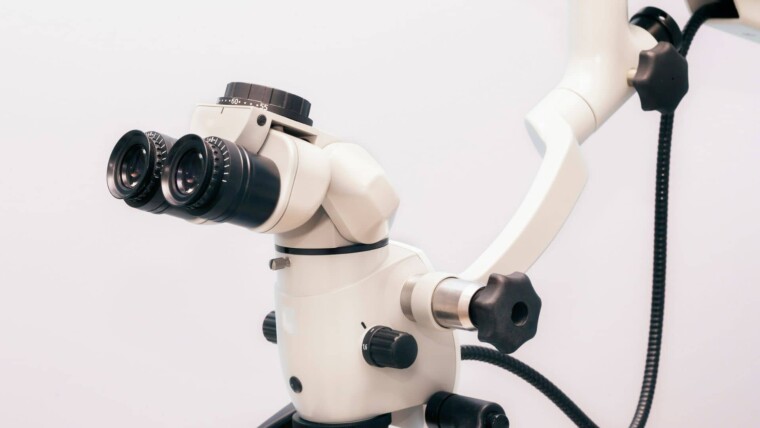 mikroskop stomatologiczny